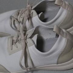 【取引中】　無印良品　ウォーキングなどに　踵の衝撃を吸収するスニ...