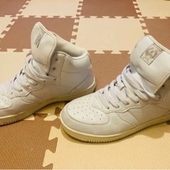 ラーキンス　ハイカットスニーカー　限定価格の画像