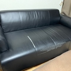 黒革のソファの画像
