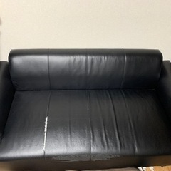 黒革のソファの画像