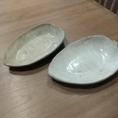 葉っぱの形のお皿 2枚