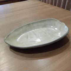 葉っぱの形のお皿 2枚の画像