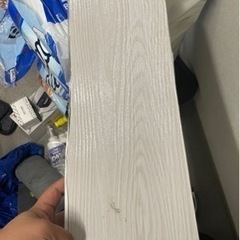 粘着剤付き置くだけ　フロアタイル　木目約12 ㎡の画像
