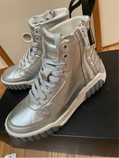 【新品・未使用】ディーゼル スニーカー ハイカット 箱付き シルバー