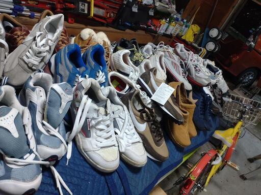 Columbia、Timberland、NIKE、Salmon、Addidas、Reebock他未使用スニーカー50組（10年前に購入未使用）