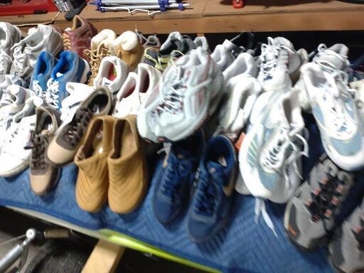 Columbia、Timberland、NIKE、Salmon、Addidas、Reebock他未使用スニーカー50組（10年前に購入