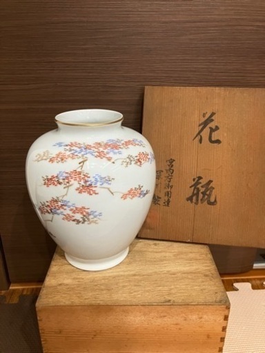 花瓶　深川製磁　有田焼　王室御用達　木箱あり