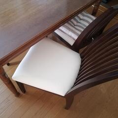 ダイニングテーブルの画像