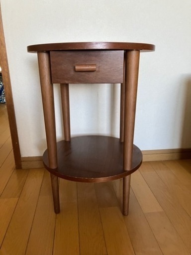 茶色のサイドテーブル