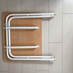 折りたたみテーブルの画像
