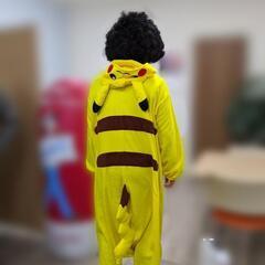 ピカチュウ着ぐるみとアフロカツラの画像