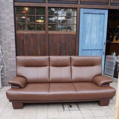 人気のkarimoku(カリモク家具)より本革を使用したZT86モデル 3人掛け