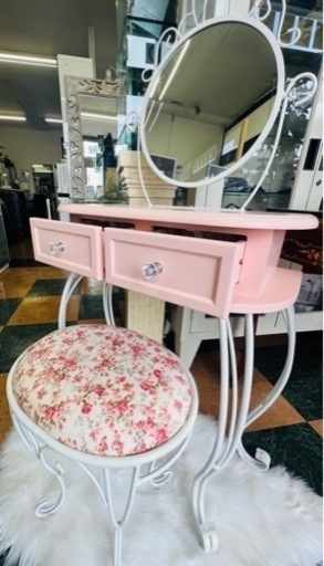 SALE！！！可愛いドレッサーを入荷致しました！！！