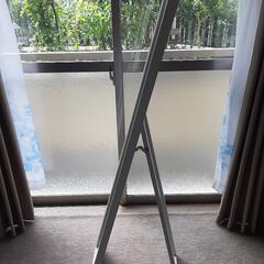 ハンガーラック(ニトリ)姿見(IKEA)の画像