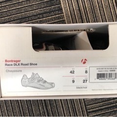 トレック　マドン5.2のノーマルペダル、ヘルメット、ロードバイクシューズの画像