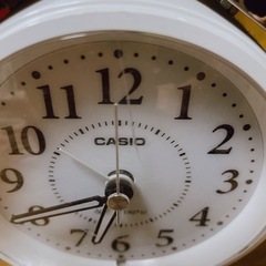 CASIO 目覚まし時計　電波時計　ホワイトの画像