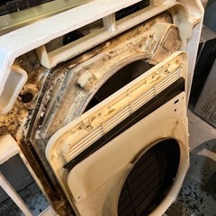 業務用天井埋込エアコン分解洗浄　24時間対応の画像