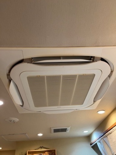 業務用天井埋込エアコン分解洗浄　24時間対応