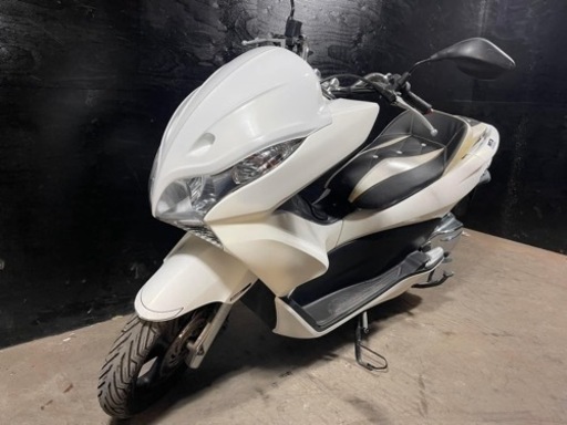 買取強化中！！★お支払い総額13.8万円★ ホンダ PCX125 JF28 カスタム多数♪ フロントマスク！社外マフラー！人気のPCX入荷！低燃費！通勤通学に！関東圏内即日配送可能です！