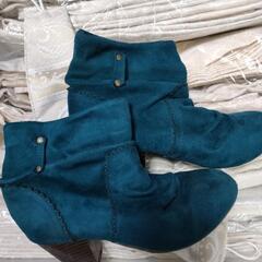 ブルーショートブーツ