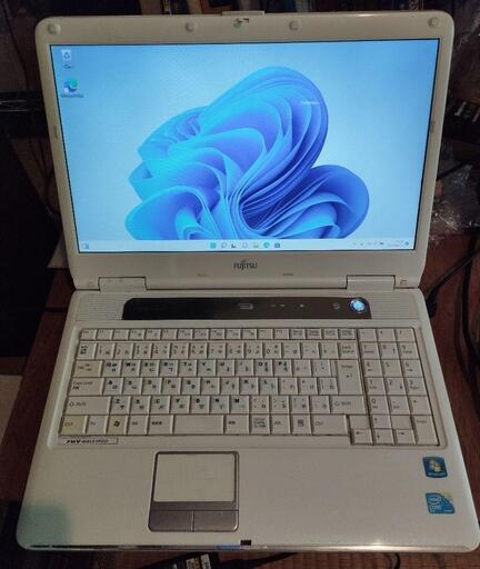 【完動品】富士通FMVNFE50W、Windows11 or 10、Core2Duo、キーボードにハングル文字シール貼り