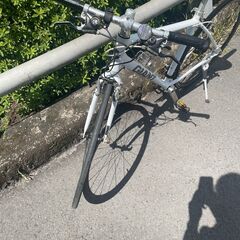 リサイクルショップどりーむ鹿大前店 No４０３　エコNo１４６６６X　自転車　クロスバイク　GIANT　ジャイアント　世界的人気メーカーです♪　エスケープR3　白　28インチ　ギア前後切替付きの画像