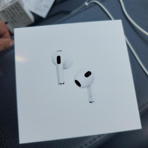 AirPods第三世代 充電ケース付き