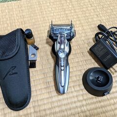 パナソニック ラムダッシュ メンズシェーバー 電動髭剃り 3枚刃 お風呂剃り可 グレー ES-CST8R-Hの画像