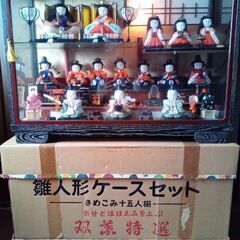 ガラスケース入り、木目込ひな人形の画像