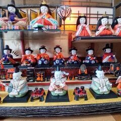 ガラスケース入り、木目込ひな人形の画像