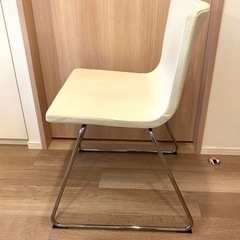 IKEA 椅子　BERNHARD ベルナード　本革　白の画像