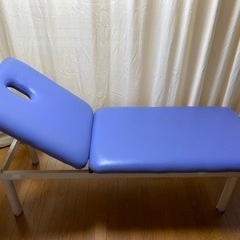 (お取引終了)施術ベッド 有孔　手動式背上げ機能付きの画像