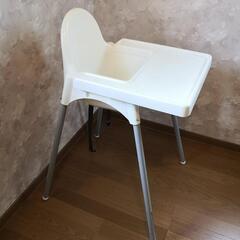 お取引が決まりました。  【差し上げます】IKEA  テーブル付きハイチェア 安全ベルト付き および子供用ヘルメットの画像
