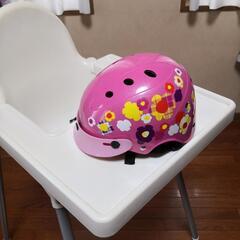 お取引が決まりました。  【差し上げます】IKEA  テーブル付きハイチェア 安全ベルト付き および子供用ヘルメットの画像