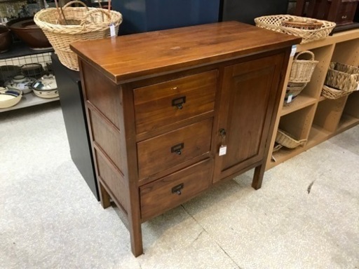 サイドボード　収納