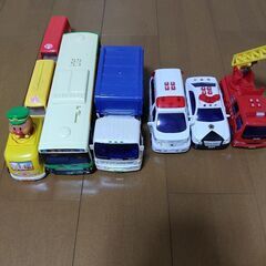 働く車などの８台セットおもちゃです。