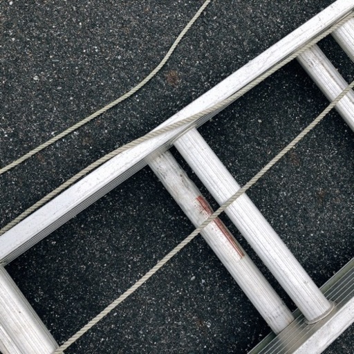 2段梯子/2段バシゴ◆7.85ｍ◆縮まった状態で456ｃｍ◆カンサカ コスモス80◆一応紐は交換してご使用ください【こちらは店舗です。浜村鹿野温泉ICから3分 買取本舗 宮本リサイクル 営業時間９～１９時 定休日水曜日】