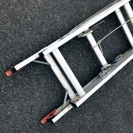 2段梯子/2段バシゴ◆7.85ｍ◆縮まった状態で456ｃｍ◆カンサカ コスモス80◆一応紐は交換してご使用ください【こちらは店舗です。浜村鹿野温泉ICから3分 買取本舗 宮本リサイクル 営業時間９～１９時 定休日水曜日】