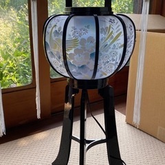 ワンコインセール！　
初盆・新盆用　　盆提灯  1対　廻転　床置き　電気式　ちょうちんの画像