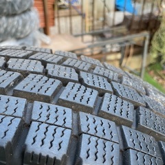 195/80R15 LT ダンロップ　スタッドレスタイヤ4本セットの画像