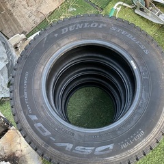 195/80R15 LT ダンロップ　スタッドレスタイヤ4本セットの画像
