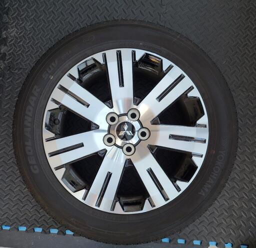 ガリ傷無し　デリカD5 純正ホイール　ナット付 デリカD5 後期 純正ホイール ホイールナット付属