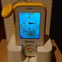 キッズケータイ　ドコモHW-01G　充電スタンド付　863681...