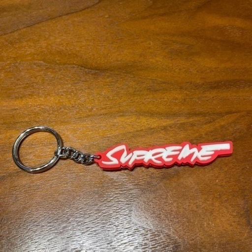 Supremeキーホルダー