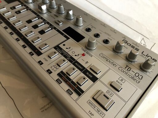 ROLAND  TB-03 アナログモデリングシンセ
