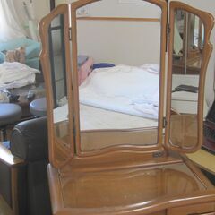 鏡台　1000円　元高級鏡台の画像