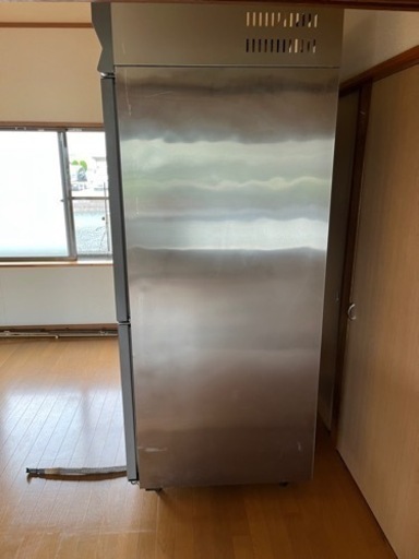業務用冷蔵庫(1175L)  交渉中