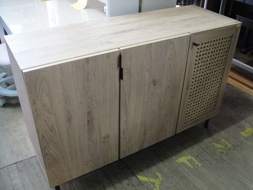 木製　サイドボード　ローボード　フリーボード　リビングボード　3枚扉