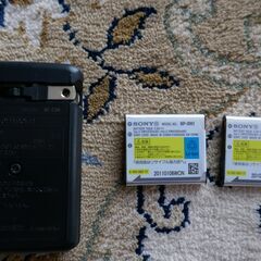 デジカメ用バッテリー2個とバッテリーチャージャー純正品　SONY CyberShot NP-BN1の画像