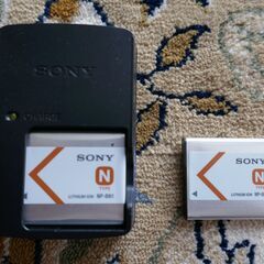 デジカメ用バッテリー2個とバッテリーチャージャー純正品　SONY...